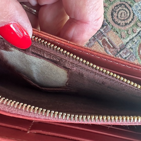 Miu Miu Authentic Crocodile Embossed Leather Wallet Carmel with Rust Interior - Picture 10 of 11